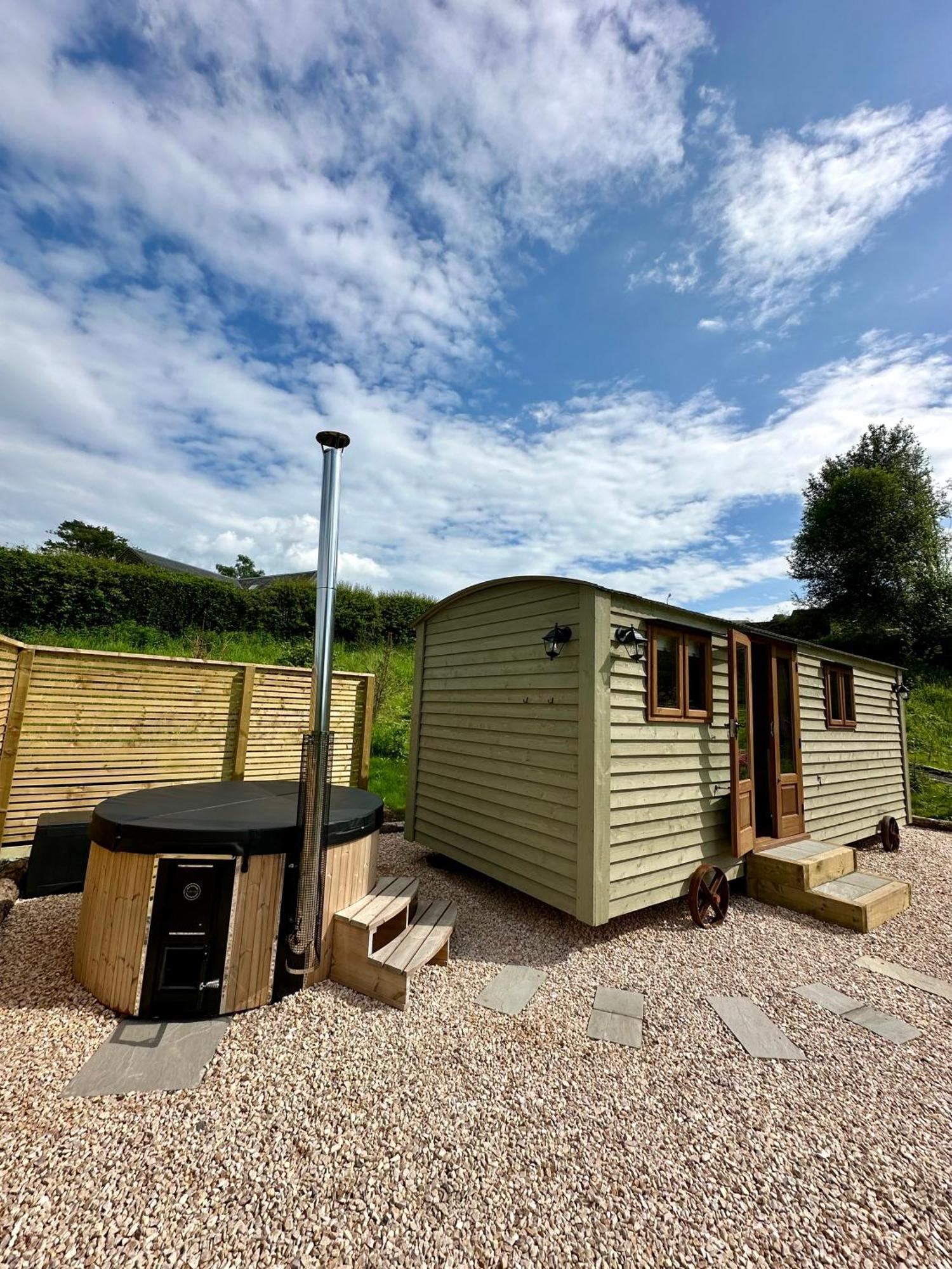 Lintmill - Thistle Shepherds Hut *